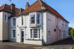 The Old Gordon House - High Street location close to the beach and town amenities - Aldeburgh Coastal Cottages